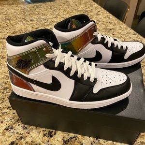 Jordan AJ1 Mid Mens 8 (Womens 9.5) Color changing